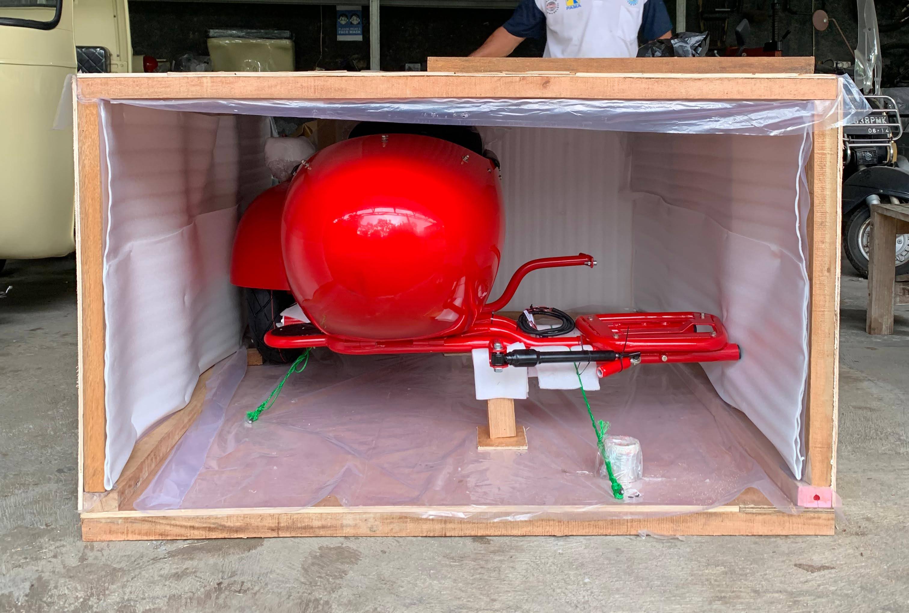 fiberglass Vespa sidecar in protective wooden crate – front view – custom Vespa sidecar export